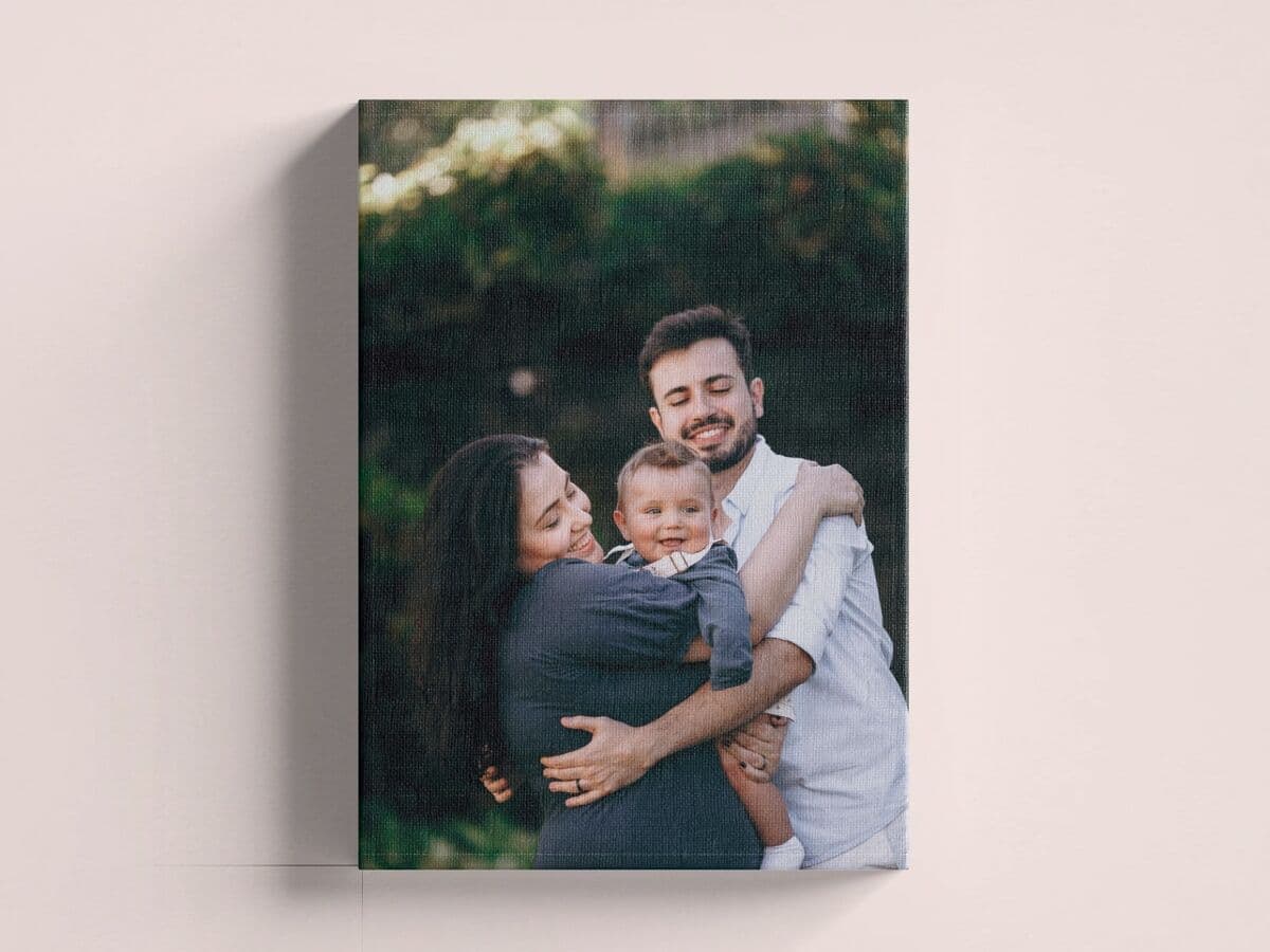 Kanvas me foto familjare në mur